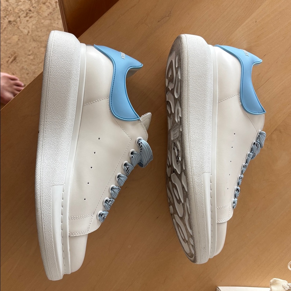 Alexander McQueen White leather Sneakers with Blue Laces - Picture 4 of 8